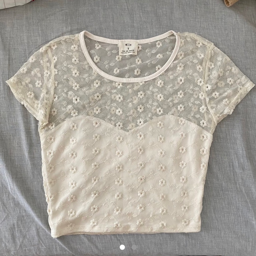 URBAN OUTFITTERS - PINS & NEEDLES - MESH FLORAL CROP TOP